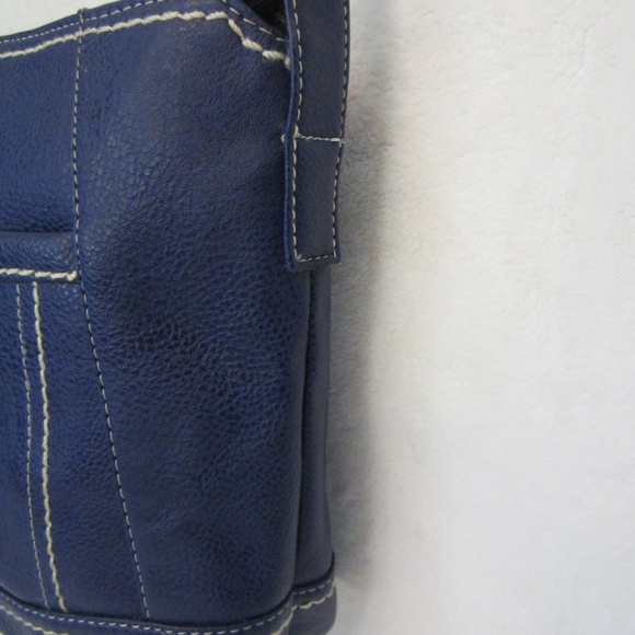 BOC Vinyl Blue Faux Leather Crossbody Adjustable Strap Medium Zip Close - Picture 6 of 16